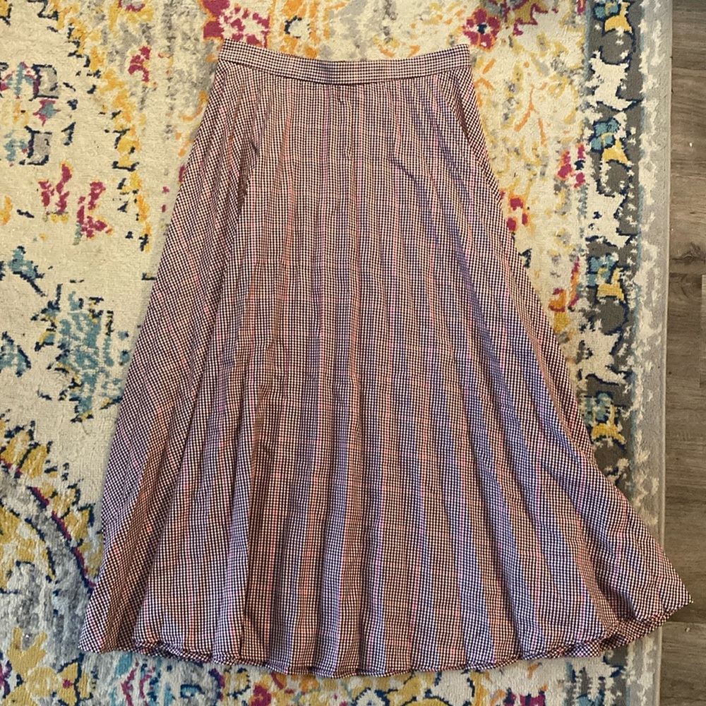 Pink calf-length pleated skirt